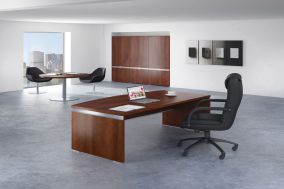 Mobilier de direction.Gamme " Master ":Bureau rectangulaire et arqué avec retour suspendu,retour indépendant,voile de fond métallique,caisson,table de conférence ronde,rectangulaire,tonneau,armoire mélamine